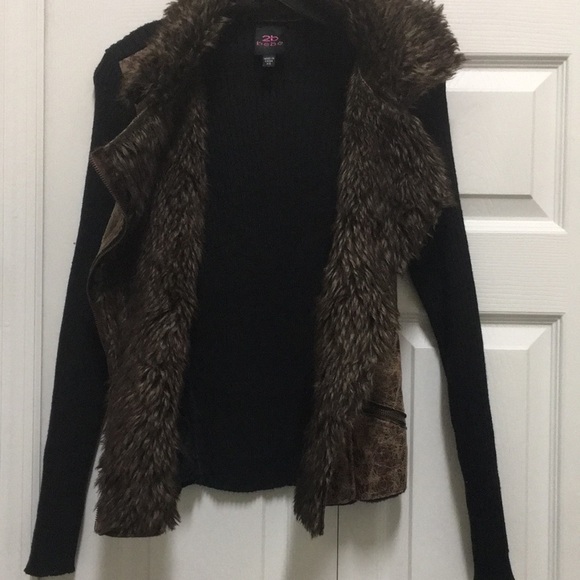 2b bebe faux leather faux fur asymmetrical zip up sweater - Picture 2 of 9